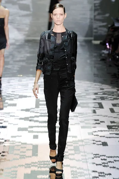 Look 24